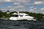 Båtcharter med Skärgårdscharter - Framfart med stil, njut av skärgården på vår rymliga flybridge. 